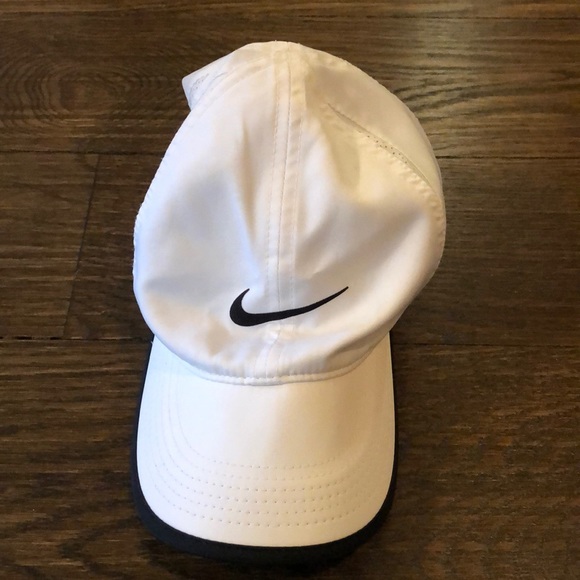 Women’s Featherflight Dri-Fit hat - Picture 2 of 8